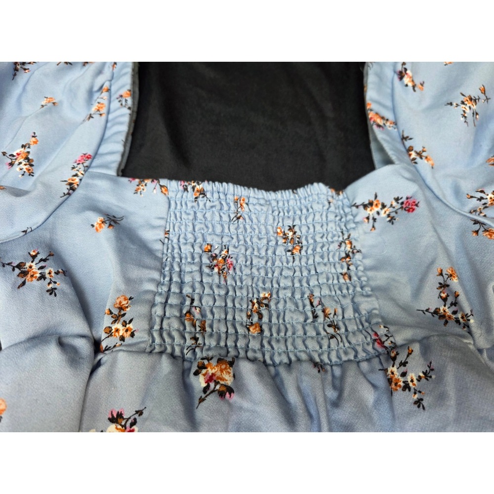 Tinseltown Floral Puff Sleeve Crop Top Light Blue Smocked Peplum Blouse - Picture 6 of 8